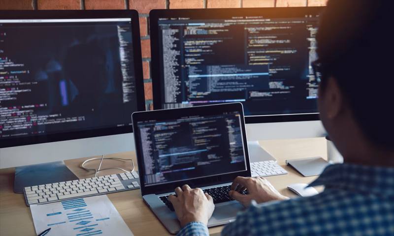 数据科学选型：R与Python如何赋能久治县网站建设？